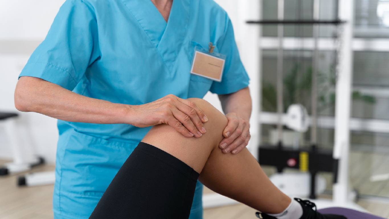 Knee Pain Specialists Near Me in Phoenix, AZ